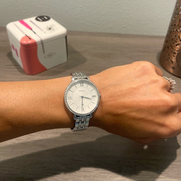 Women’s Fossil Watch - Elegant or Everyday Wear - Picture 3 of 6
